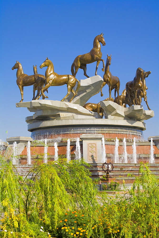 Talkhi horse statue built for the tenth anniversary of Independence, Ashkabad, Turkmenistan, Central Asia, Asia