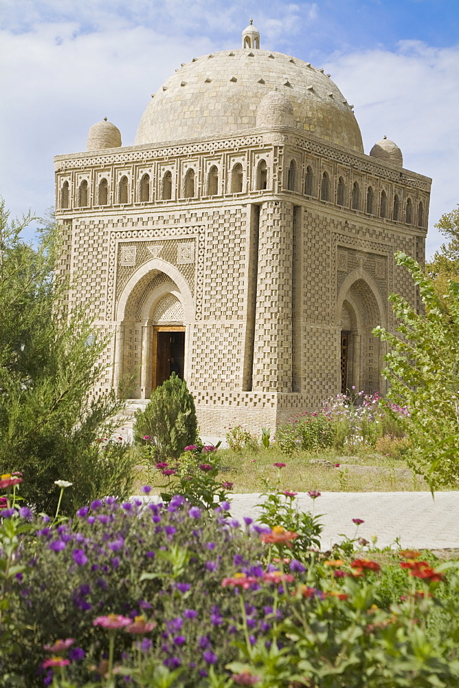 Tenth century Ismail Samani Mausoleum, Samani Park, Bukara, Uzbekistan, Central Asia, Asia