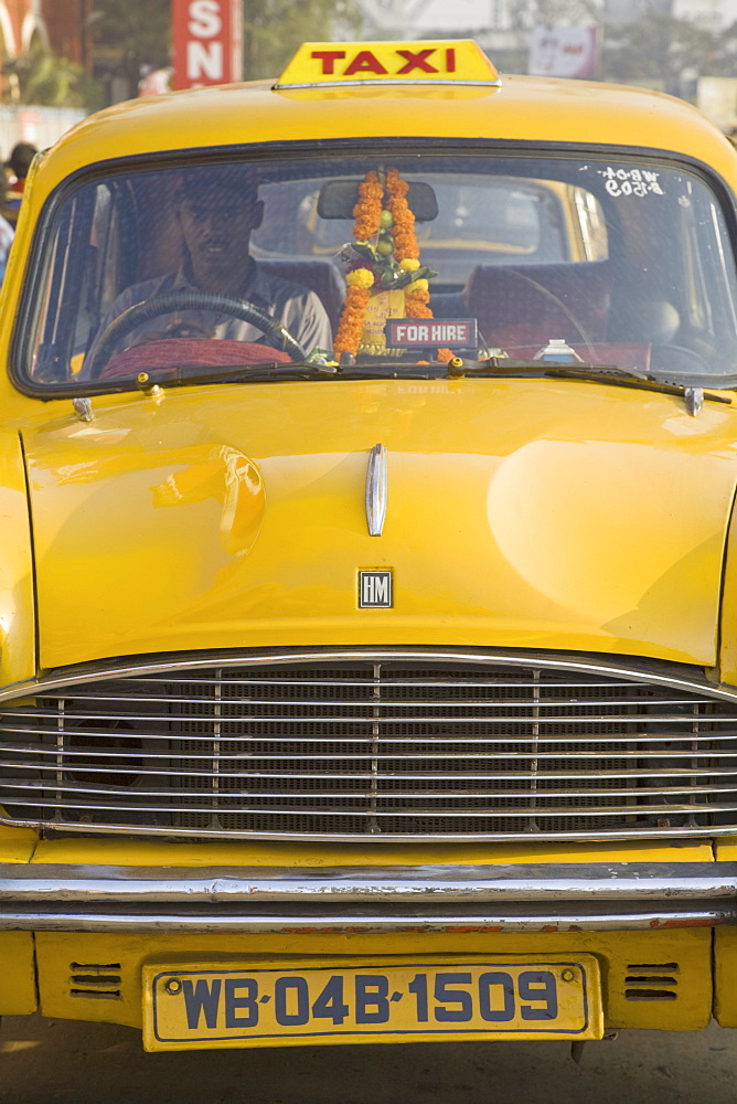 Yellow Ambassador taxi outside Howrah train station,  Kolkata (Calcutta), West Bengal, India, Asia