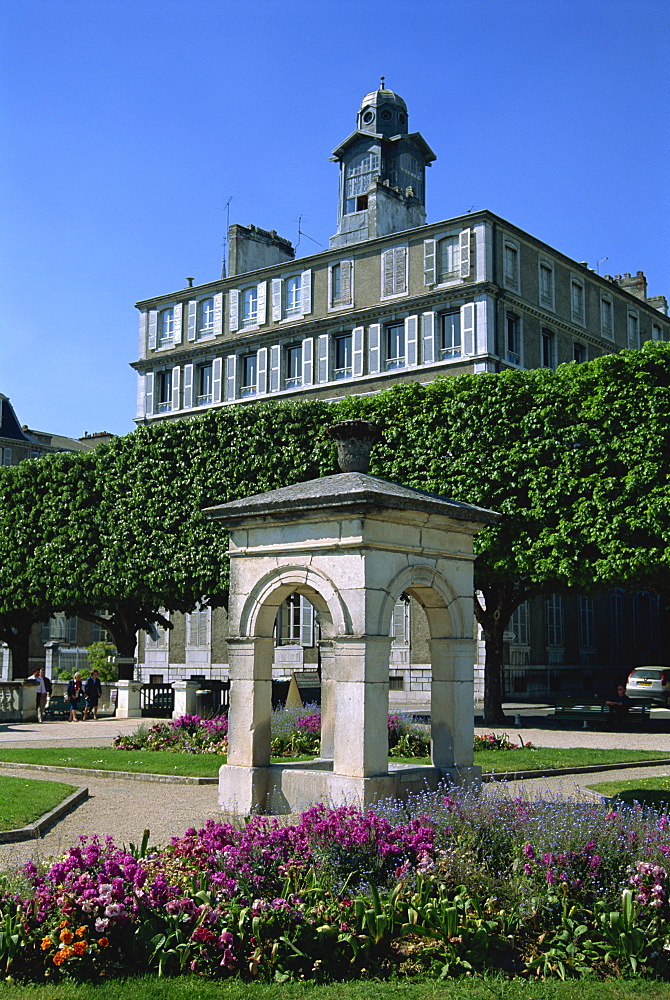 Boulevard des Pyrenees, Pau, Bearn, Aquitaine, France, Europe