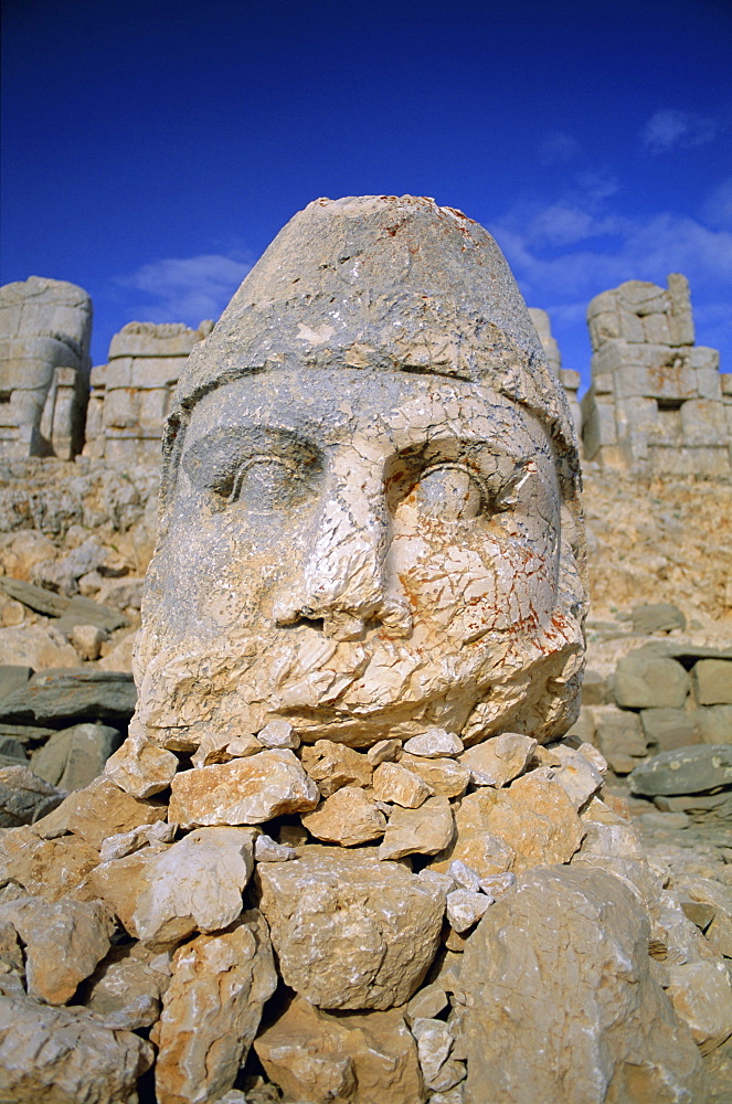 Ancient carved heads of gods on summit of Mount Nemrut, Nemrut Dagi (Nemrut Dag), UNESCO World Heritage Site, Anatolia, Turkey, Asia Minor, Asia