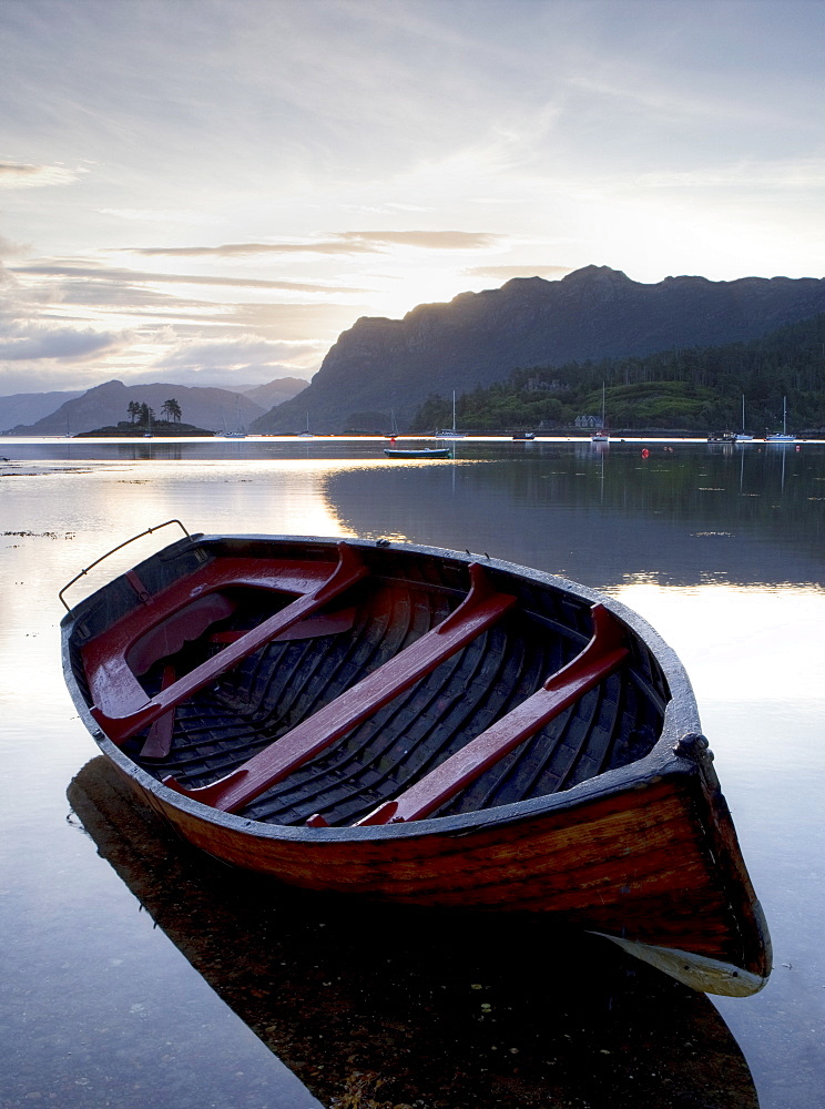 Rowing boat at low tide, dawn, Plokton, near Kyle of Lochalsh, Highland, Scotland, United Kingdom, Europe