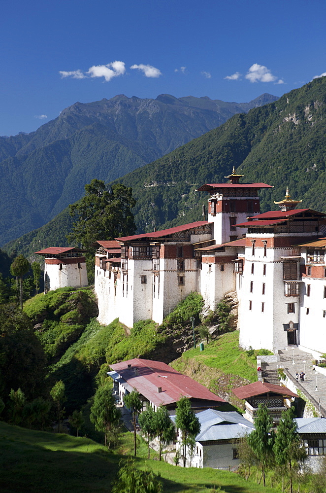 Trongsa Dzong set against tree-covered mountains, Trongsa, Bhutan, Himalayas, Asia