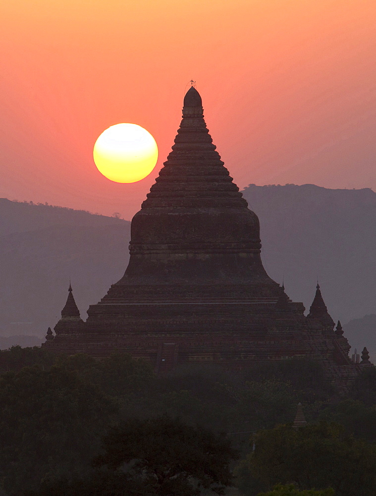 View over the temples of Bagan at sunset, from Shwesandaw Paya, Bagan, Myanmar (Burma), Southeast Asia