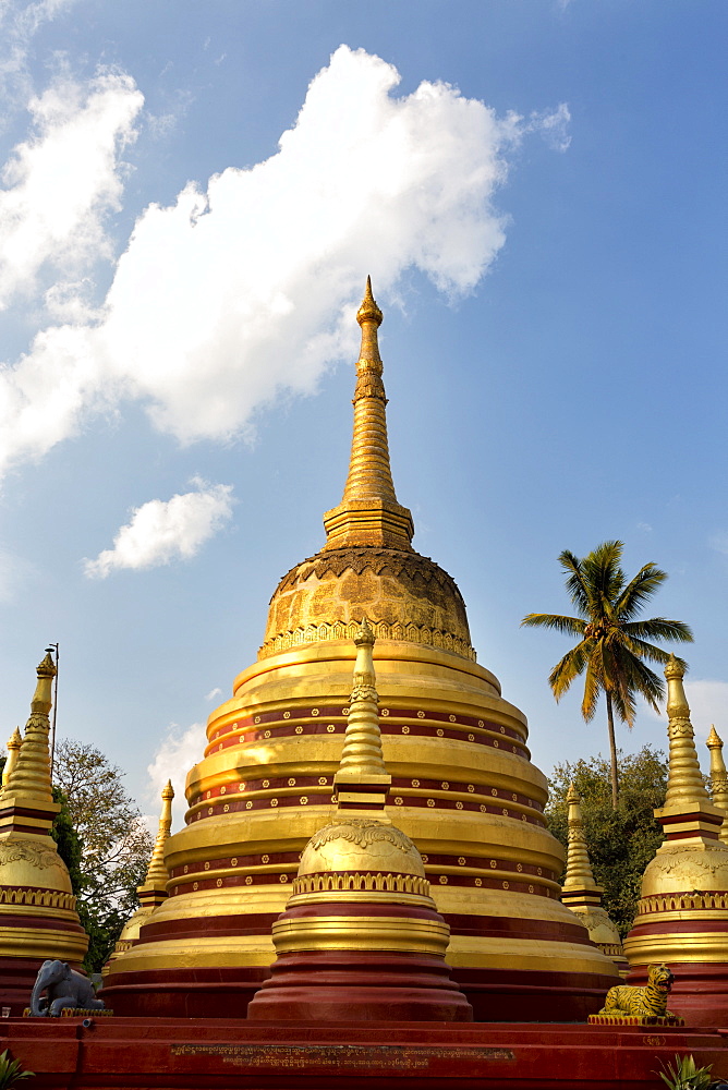 The gilded stupas of Wat In, Kengtung (Kyaingtong), Shan State, Myanmar (Burma), Asia