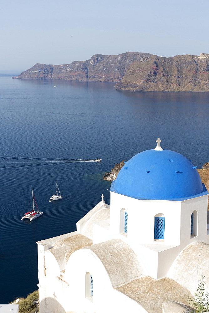 White church with blue dome overlooking the Caldera, Oia, Santorini, Cyclades Islands, Greek Islands, Greece, Europe