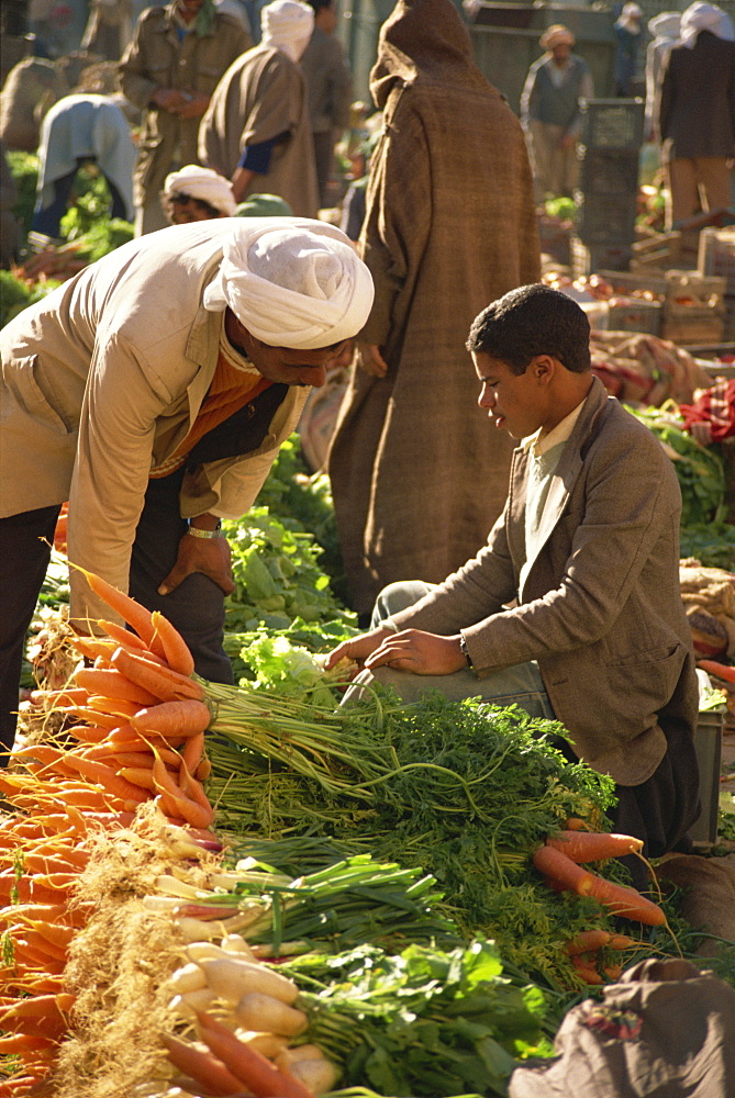 Vegetable seller and customer, market, Ghardaia, Algeria, North Africa, Africa