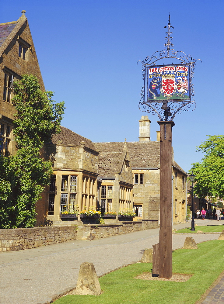 The Lygon Arms sign, Broadway, the Cotswolds, Hereford & Worcester, England, UK, Europe