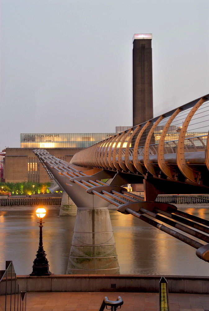 Millennium Bridge and Tate Modern, London, England, United Kingdom, Europe