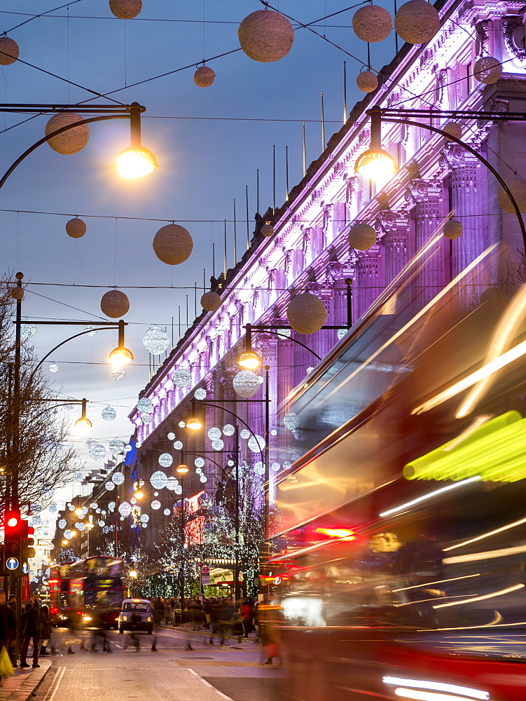 Selfridges on Oxford Street at Christmas, London, England, United Kingdom, Europe