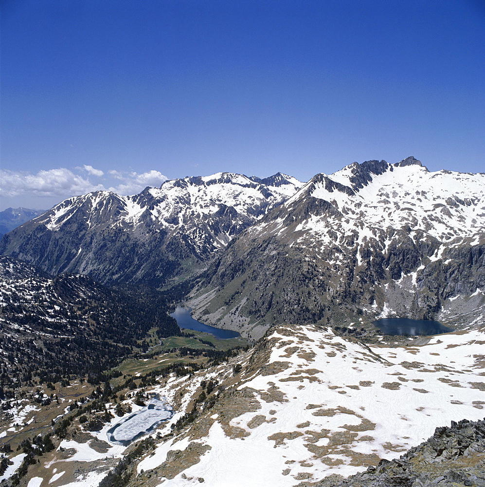 Mountains in Parc Nacional d'Aigues Tortes (Aigues Tortes National Park), Pyrenees, Cataluna (Catalonia) (Catalunya), Spain, Europe