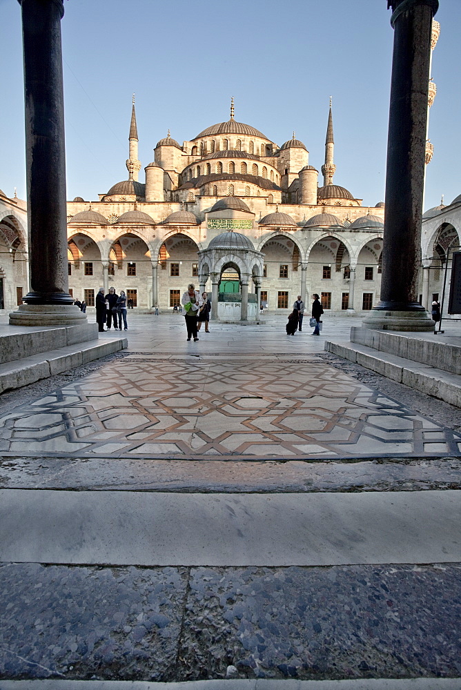 Inner courtyard of the Blue Mosque, built in Sultan Ahmet I in 1609, designed by architect Mehmet Aga, Istanbul, Turkey, Europe