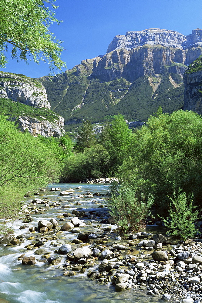 Torla, the River Ara and Mondarruego, Huesca, Pyrenees, Aragon, Spain, Europe