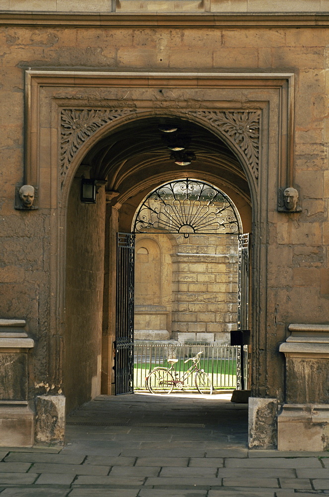 Archway leading to the Bodleian Library, Oxford, Oxfordshire, England, United Kingdom, Europe