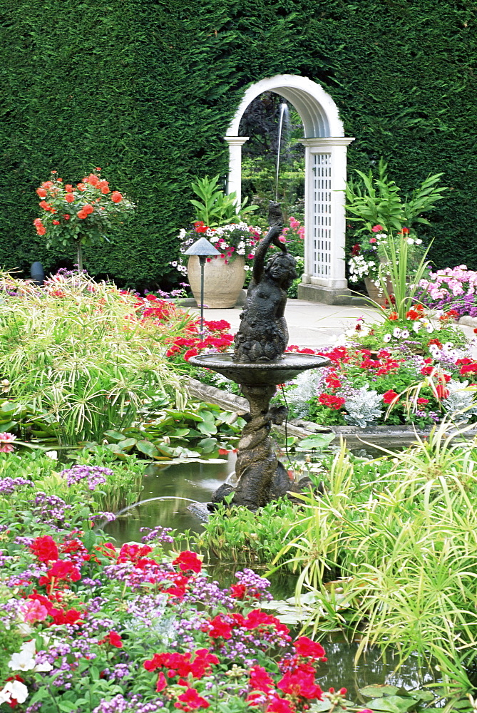 Fountains in the Italian Garden, Butchart Gardens, Saanich Peninsula, Vancouver Island, British Columbia, Canada, North America