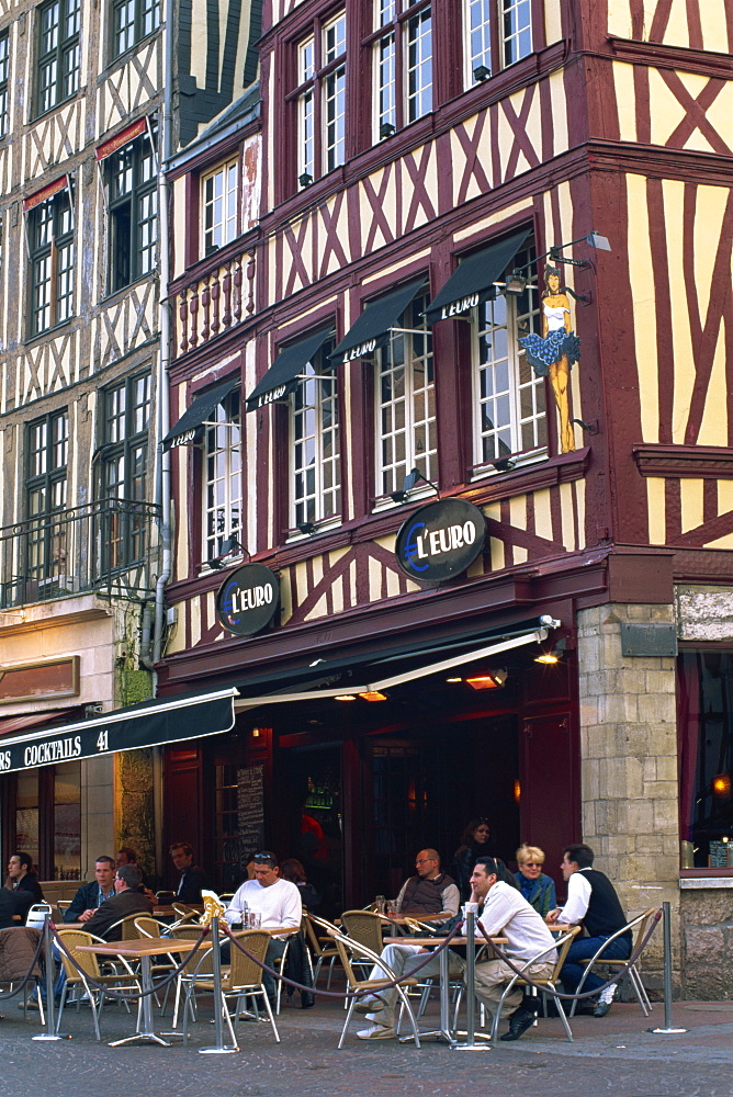 Restaurant and bar in the Place du Vieux Marche, Rouen, Seine-Maritime, Haute Normandie (Normandy), France, Europe