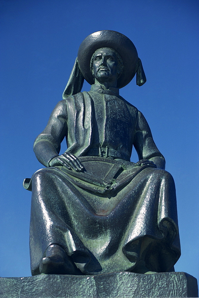 Statue of the 15th century discoverer, Henry the Navigator, in Lagos, Algarve, Portugal, Europe