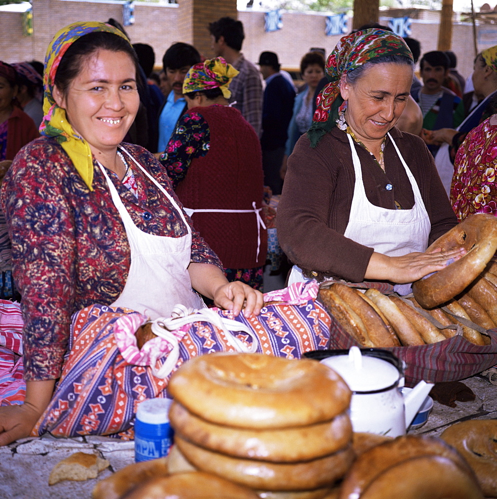 Bread stall, Central Market, Samarkand, Uzbekistan, C.I.S., Central Asia, Asia