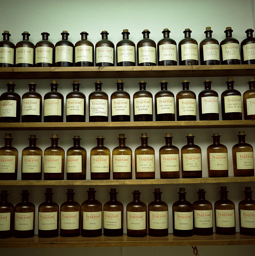 Shelves of old essence bottles, Parfumerie Fragonard, Grasse, Alpes Maritimes, Provence, France, Europe