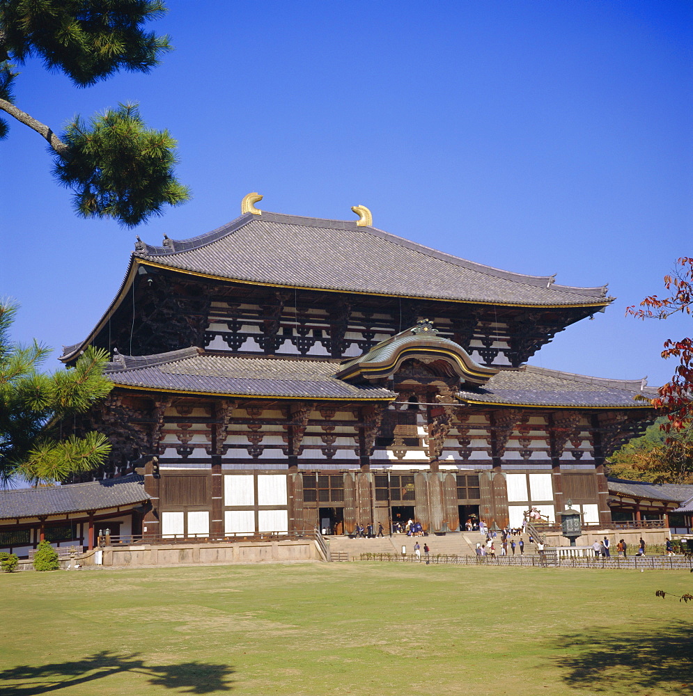 Daibutsu-den Hall of the Great Buddha, 1709, Todai-ji Temple, Nara, Kansai, Japan