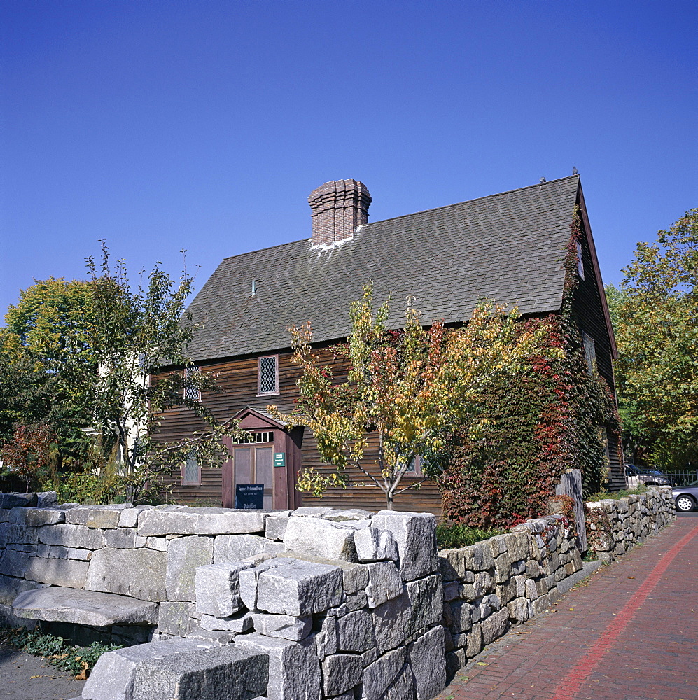 Goult-Pickman House, dating from 1636, Charter Streeet, next to the Burying Point, Salem's old cemetery, Salem, Massachusetts, New England, United States of America (USA), North America