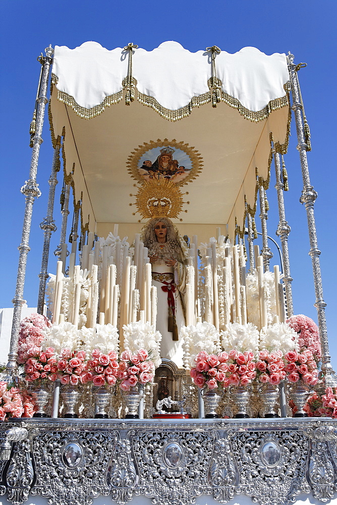 Float of the Virgin Mary, Easter Sunday procession at the end of Semana Santa (Holy Week), Ayamonte, Andalucia, Spain, Europe