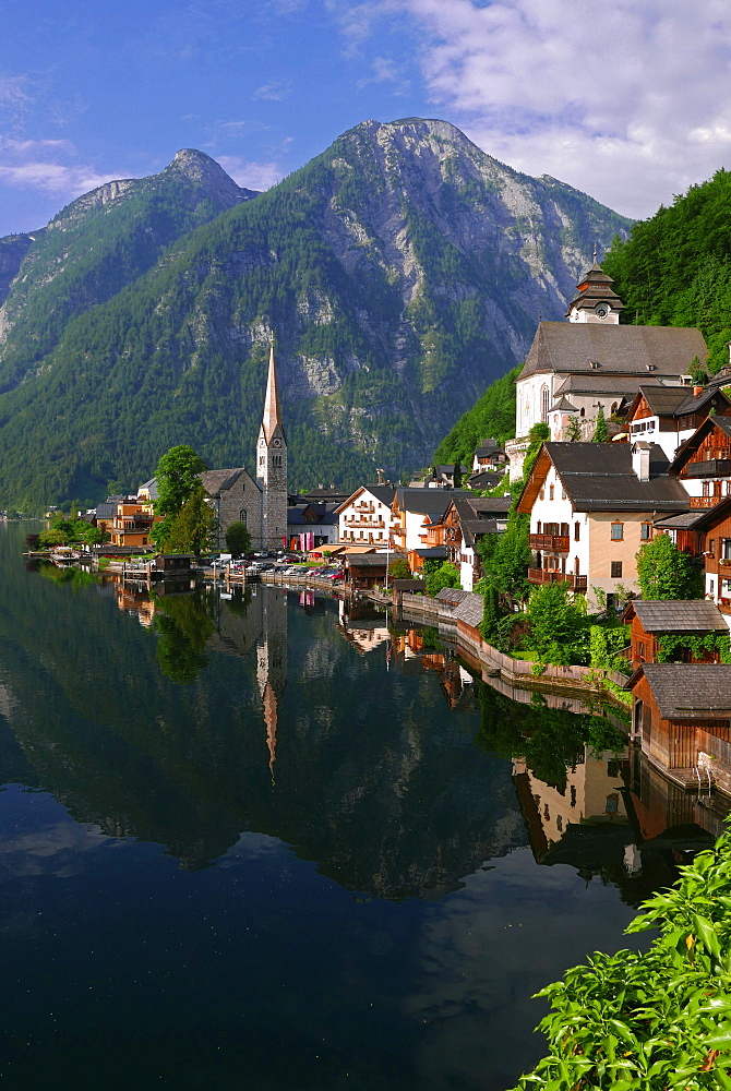 Town of Hallstatt, UNESCO World Heritage Site, on Lake Hallstatt, Salzkammergut, Upper Austria, Austria, Europe