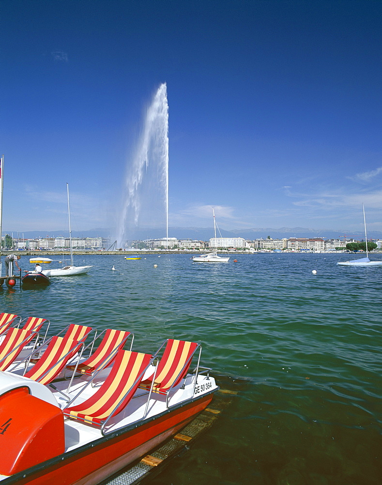 Lac Leman with water jet in lake, Geneva, Switzerland, Europe