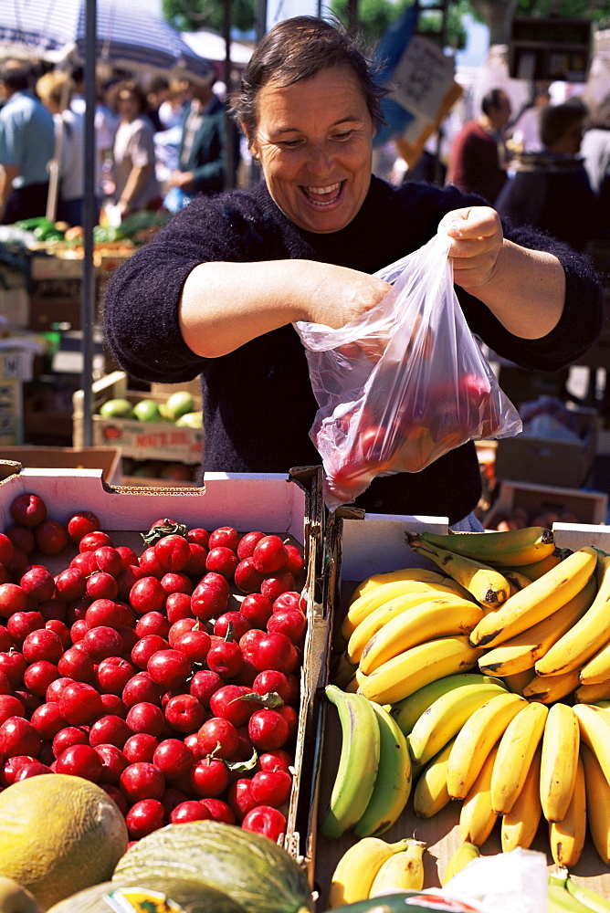 Gallego fruit vendor at the Friday Market, Cangas, Galicia, Spain, Europe