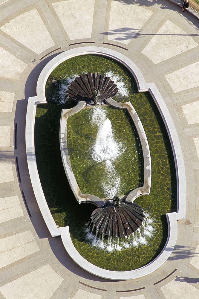 Overhead view of fountain, Plaza de Espana, Madrid, Spain, Europe