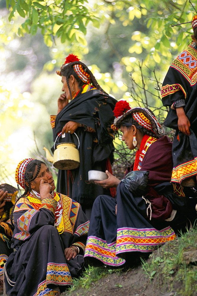 Kalash women, Rites of Spring, Joshi, Bumburet (Bumboret) Valley, Pakistan, Asia