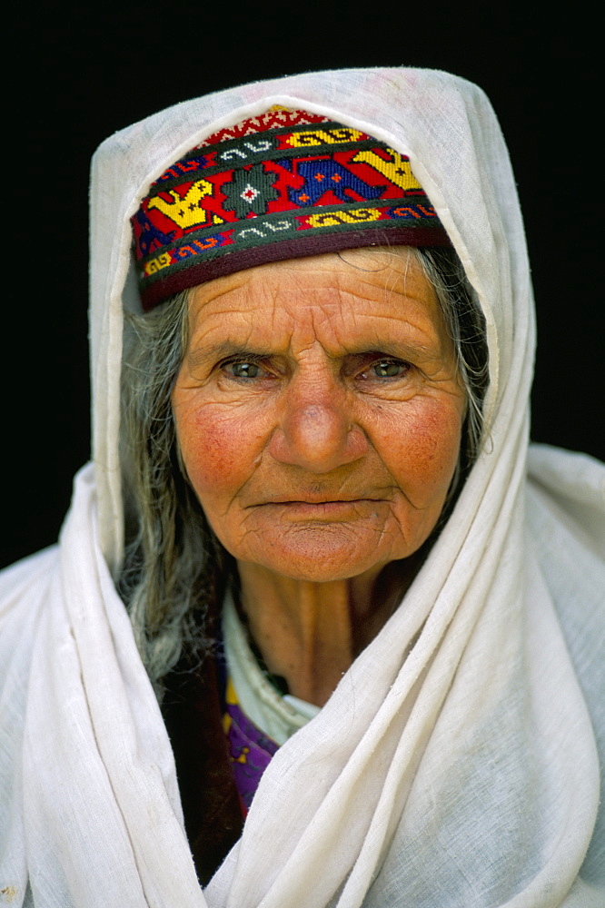 Portrait of a 90 year old Wakhi woman, Bakti Mo, Bulmit, Bojal, Pakistan, Asia