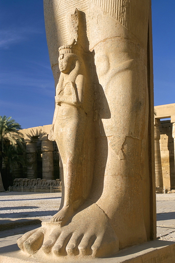 Statue of wife at the feet of Ramses II (Ramses the Great), Temple of Karnak, UNESCO World Heritage Site, Luxor, Egypt, North Africa, Africa