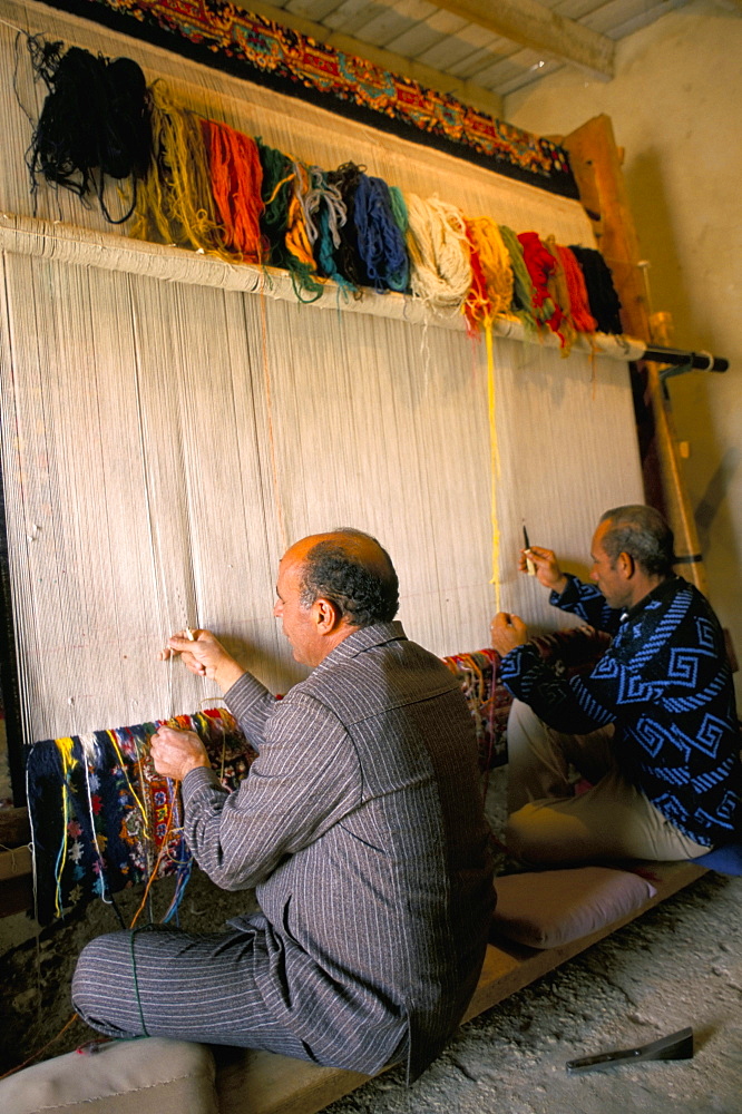 Local carpet weavers, Kharga oasis, Western Desert, Egypt, North Africa, Africa