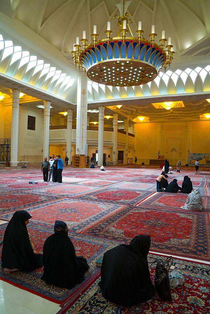 Interior, Aramgah-e Shah-e Cheragh (Mausoleum of the King of Light), Shiraz, Iran, Middle East