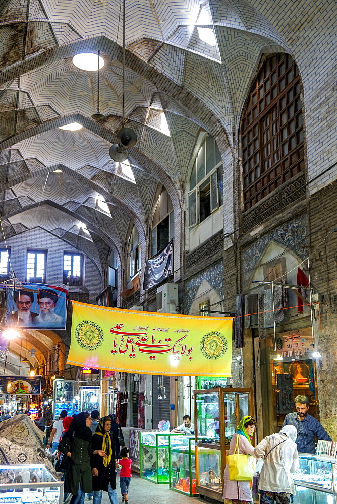 Vaulted arcade, Grand Bazaar, Isfahan, Iran, Middle East