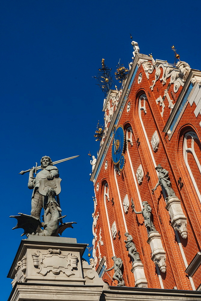 House of Blackheads (a Guildhall) reconstructed in 1999 as a symbol of national resurgence, UNESCO World Heritage Site, Riga, Latvia, Europe