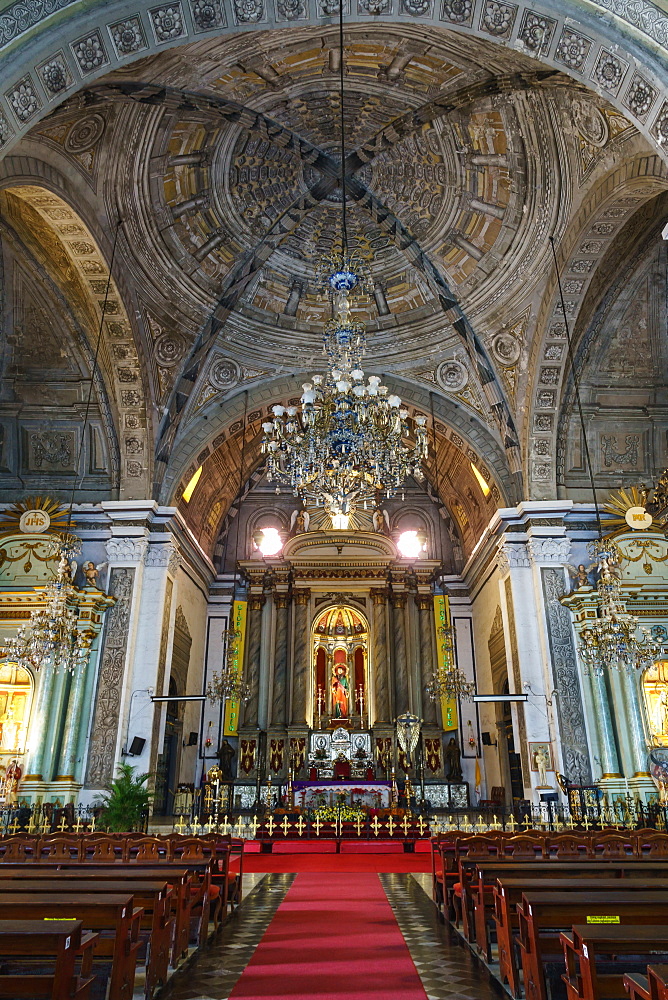 Interior of San Augustin Church, founded in 1571 by Augustinian Friars, Manila, Philippines, Southeast Asia, Asia