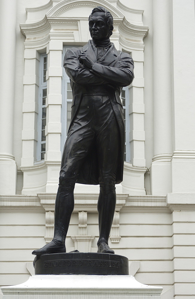 Statue of Sir Stamford Raffles outside the Victoria Concert Hall, Singapore, South East Asia