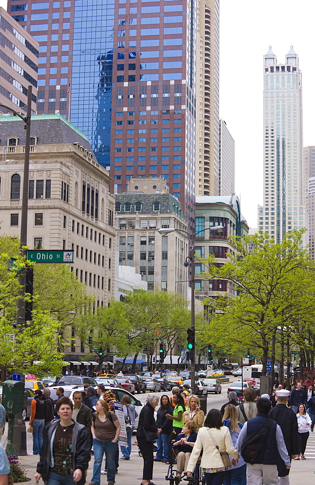 Shoppers on the Magnificent Mile, North Michigan Avenue, Chicago, Illinois, United States of America, North America