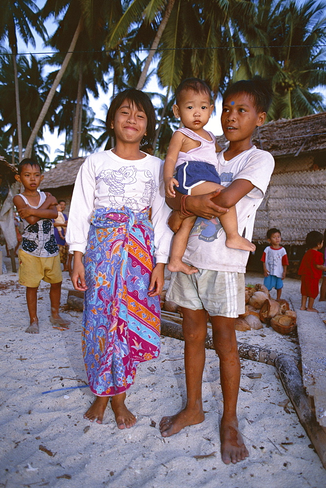 Portrait of children of the village, Mabul, Mabul Island, east coast, Sabah, island of Borneo, Malaysia, Southeast Asia, Asia