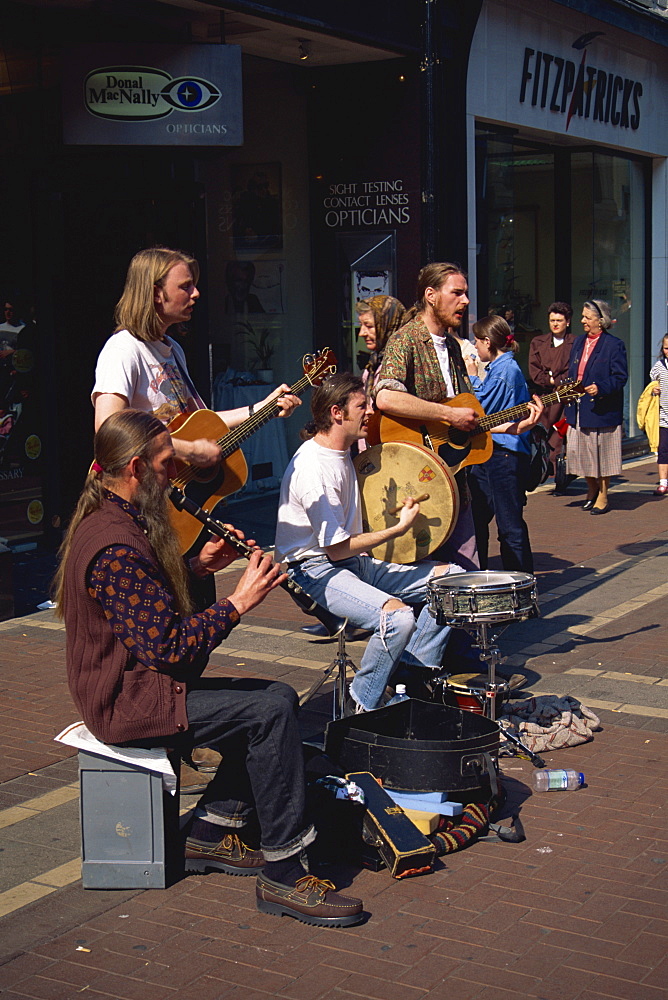 Band of buskers, Dublin, County Dublin, Republic of Ireland, Europe