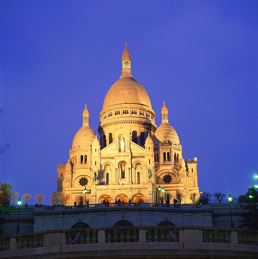 Sacre Coeur illuminated at dusk, Montmartre, Paris, France, Europe