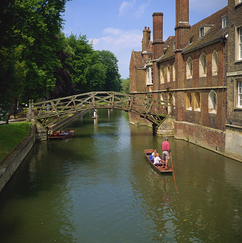 Queens College and Mathematical bridge, Cambridge, Cambridgeshire, England, United Kingdom, Europe