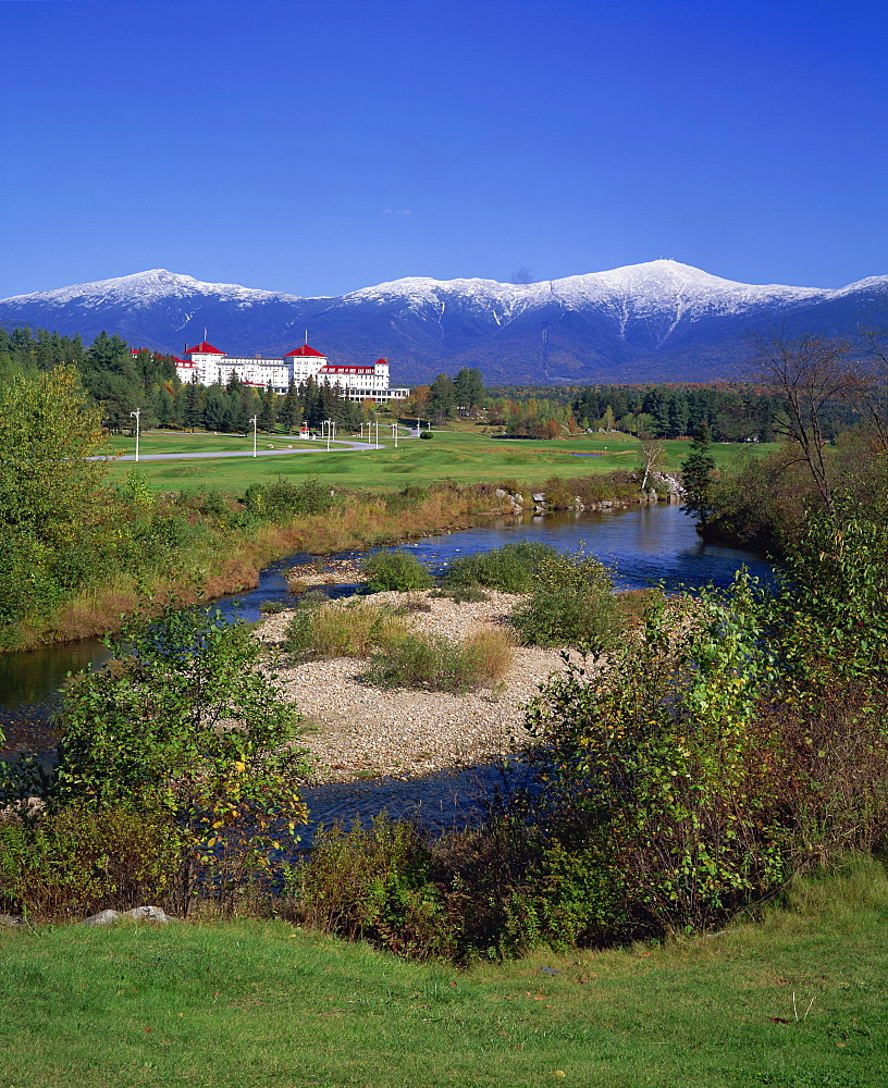 Large hotel below Mount Washington, White Mountains National Forest, New Hampshire, New England, United States of America, North America