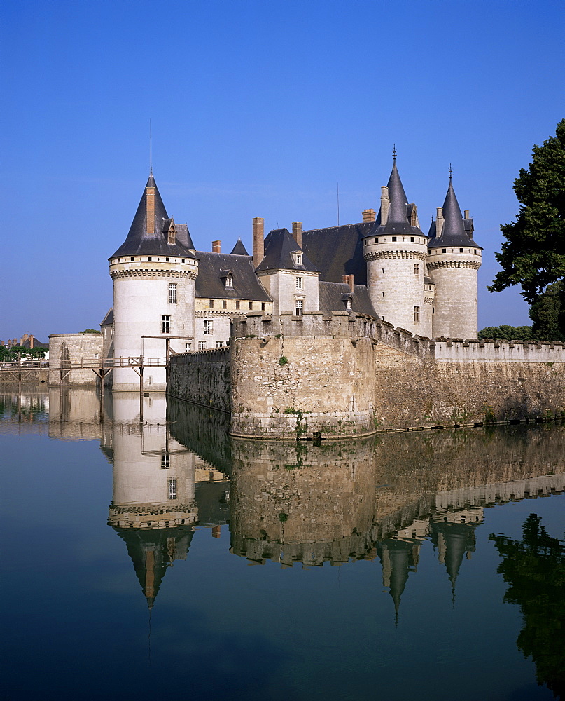 Chateau of Sully-sur-Loire, UNESCO World Heritage Site, Loiret, Loire Valley, Centre, France, Europe