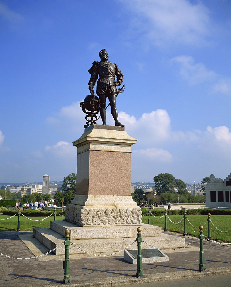 Statue of Sir Francis Drake, Plymouth Hoe, Plymouth, south Devon, Devon, England, United Kingdom, Europe