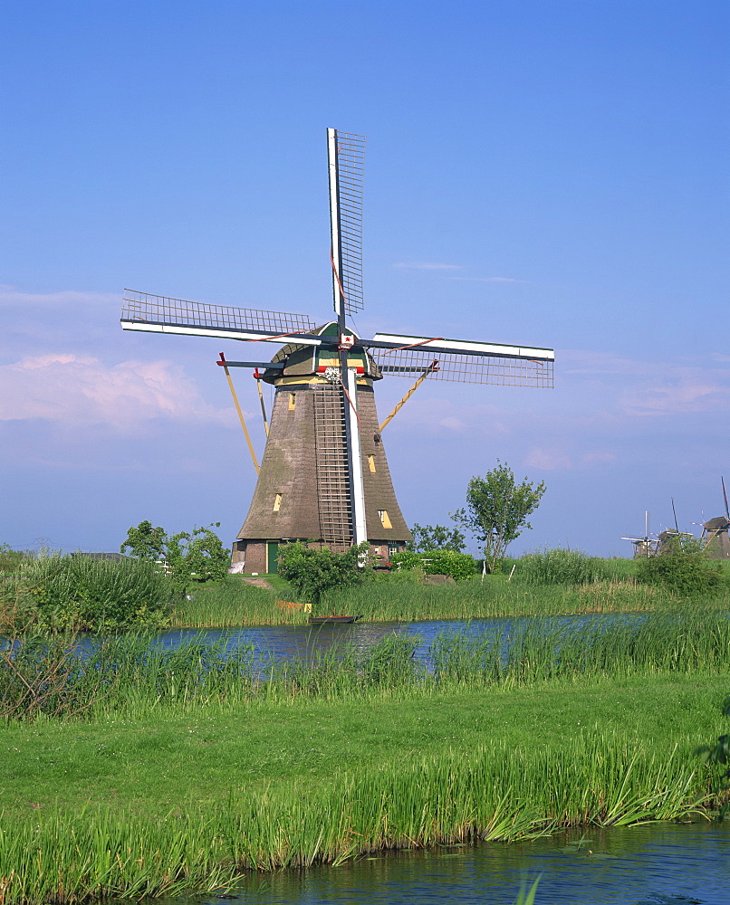 Thatched windmills on the canal at Kinderdijk, UNESCO World Heritage Site, Holland, Europe