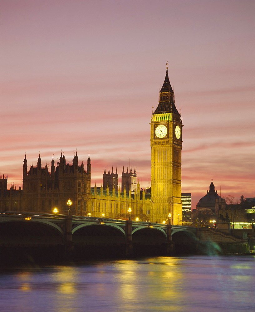 The River Thames, Westminster Bridge, Big Ben and the Houses of Parliament in the evening, London, England, UK