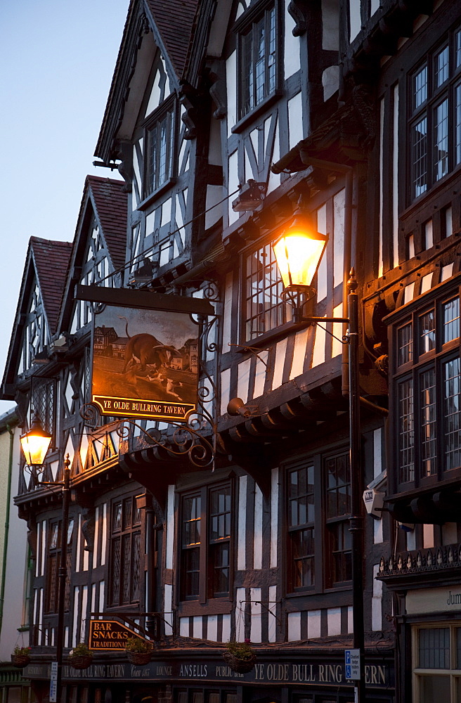 Ye Old Bullring Tavern public house dating from the 14th century, at night, Ludlow, Shropshire, England, United Kingdom, Europe